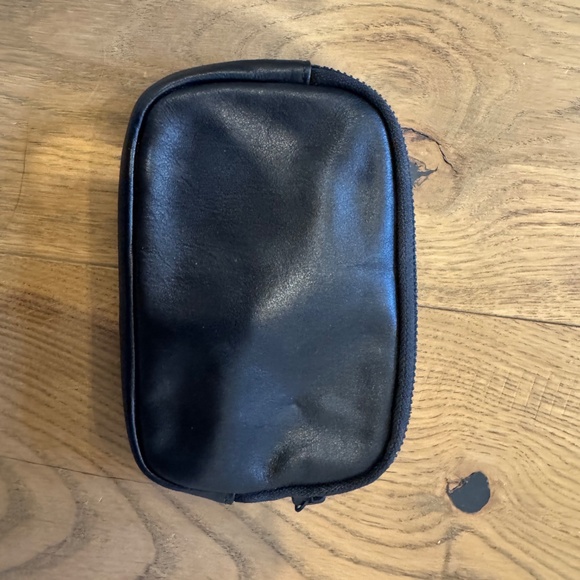 Rapha Black Leather Essentials Case - Picture 2 of 4